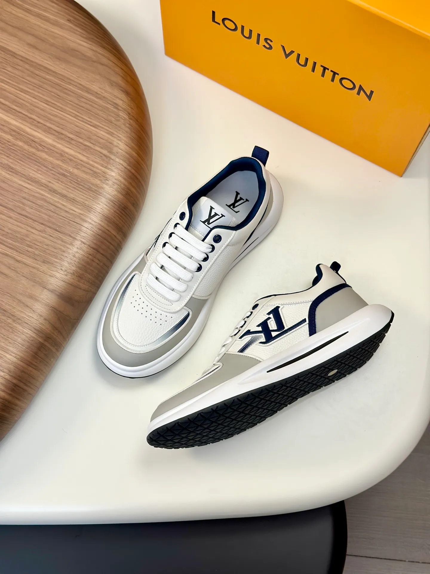 Men's shoes💰780 Lv 🔍Top purchasing agent🇮🇹 Louis Vuitton, the sports sneaker counter is synchronized, the uppers are imported from Italy, high-quality splicing colorful and complex crafts, the imported mesh padding is soft and comfortable, soles: original soles specially provided by the original factory, T men's men's shoes 💰U exclusive movable molded soles are super comfortable, original factory and single goods, 🔍🔍high quality, you can enter and leave the counter at will, welcome to compare, code number 38-44 (customized 45)